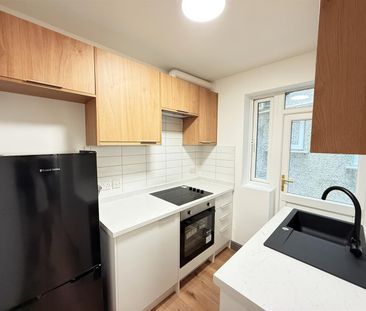 Flat A, 49 Holyhead Road - Photo 4