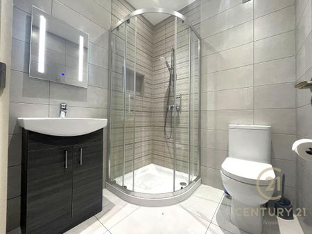 1 bedroom in a house share to rent - Photo 3