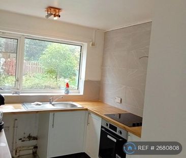 2 bedroom semi-detached house to rent - Photo 6