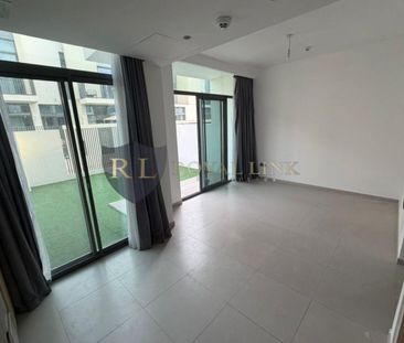 NEXT TO AMENITIES 3BED+MAID LANDSCAPED - Photo 2