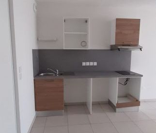 T2 AVEC BALCON ET PARKING - Photo 2