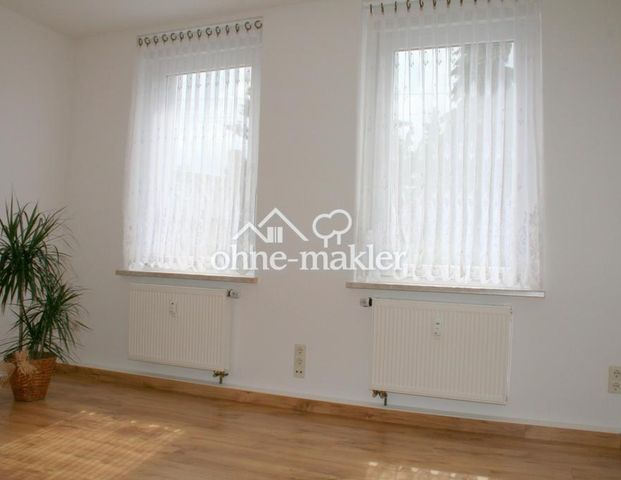 Neu sanierte 2-Raumwohnung mit Tageslichtbad incl. Pkw-Stellplatz - Photo 1