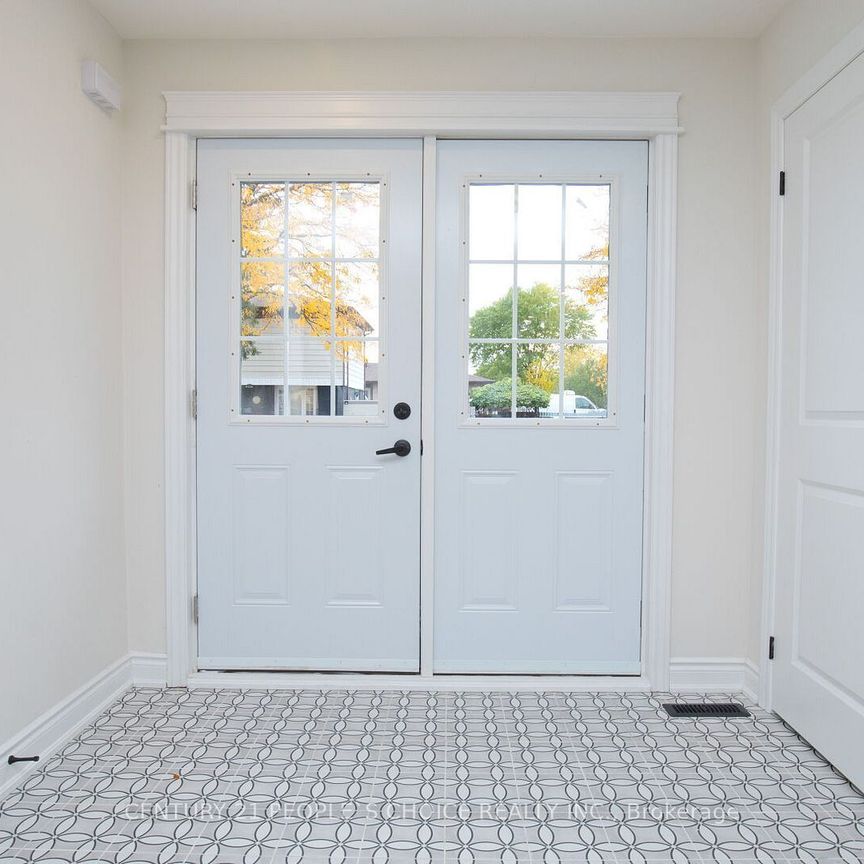 For Lease - 2 Betteridge Lane, Toronto, Ontario - Photo 1