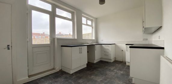 2 bedroom terraced house to rent - Photo 2