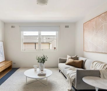Low maintenance living and convenience close to transport - Photo 2