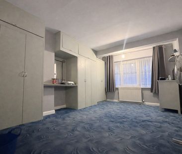 3 Bedroom House To Let - HP11 - Photo 4