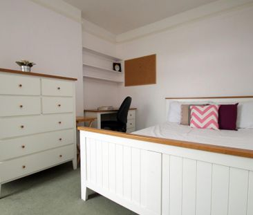 4 bedroom end of terrace house to rent - Photo 5