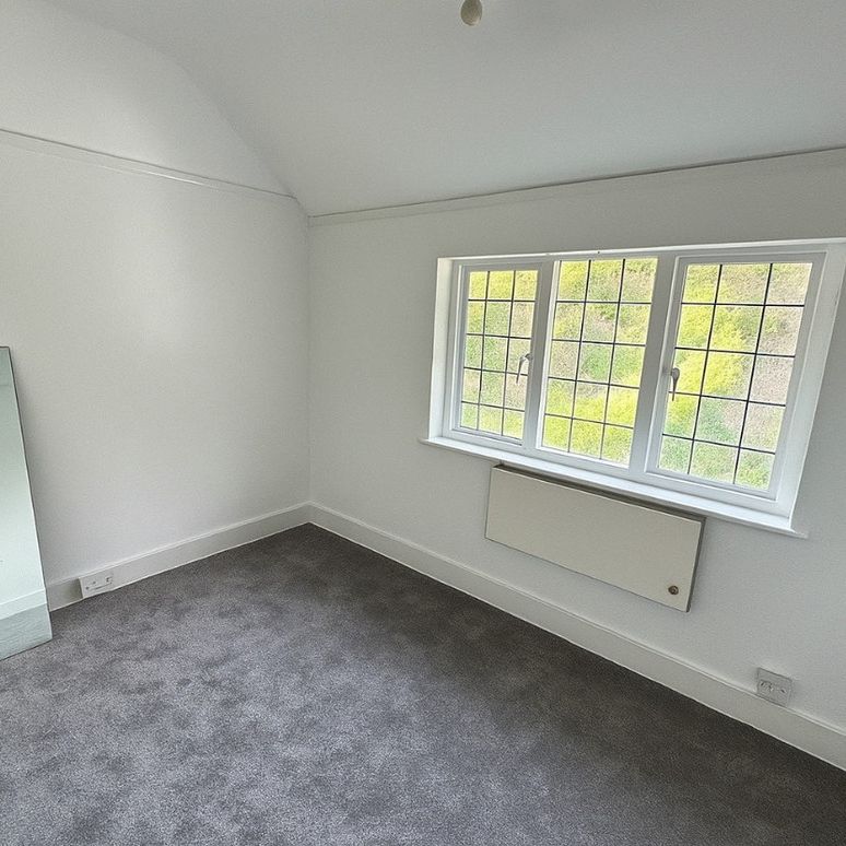 Brighton Road, London, CR8 4 - Photo 1