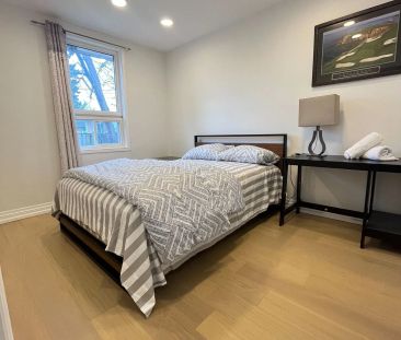Detached Home For Lease | N9236747 - Photo 6