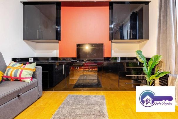 3 Bedroom Flat To Rent - Photo 1