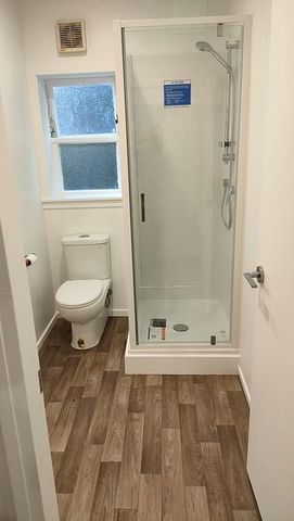 Recently renovated 2BR Flat in Tawa, Wellington - Photo 3