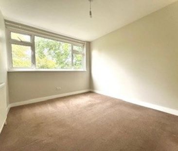 4 bedroom end of terrace house to rent - Photo 4