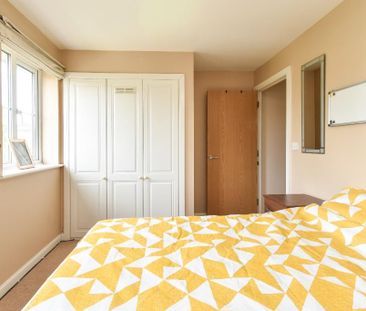 4 bedroom semi-detached house to rent - Photo 6