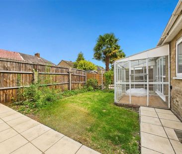 Hawthorn Close, Hampton, TW12 - Photo 5