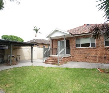 31 Goonaroi Street, Villawood, NSW 2163 - Photo 2