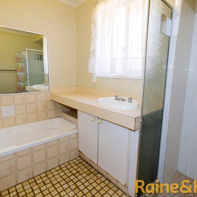 Comfortable Home - Photo 1