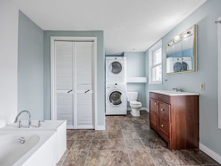 For Lease - 10 Liberty Street, Clarington, Ontario - Photo 4