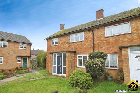 3 bed Semi-detached in Plume Avenue , Colchester, CO3 4PQ - Photo 2