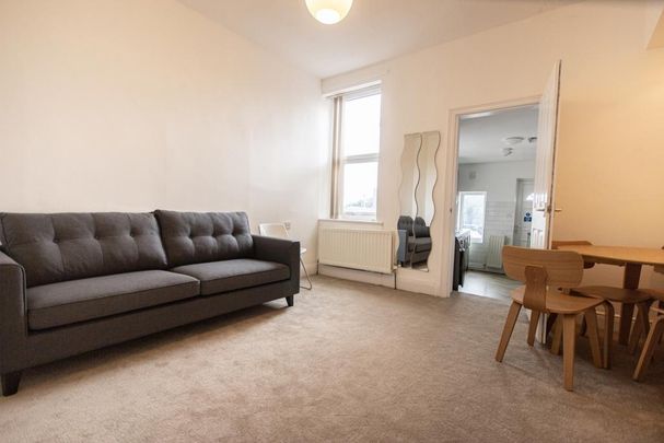 3 bedroom flat to rent - Photo 1