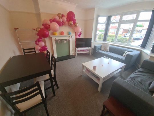 4 bedroom house to rent - Photo 1