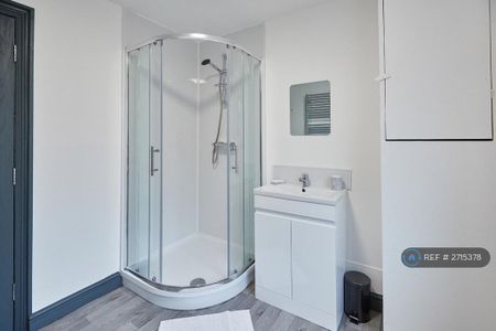 1 bedroom in a house share to rent - Photo 4