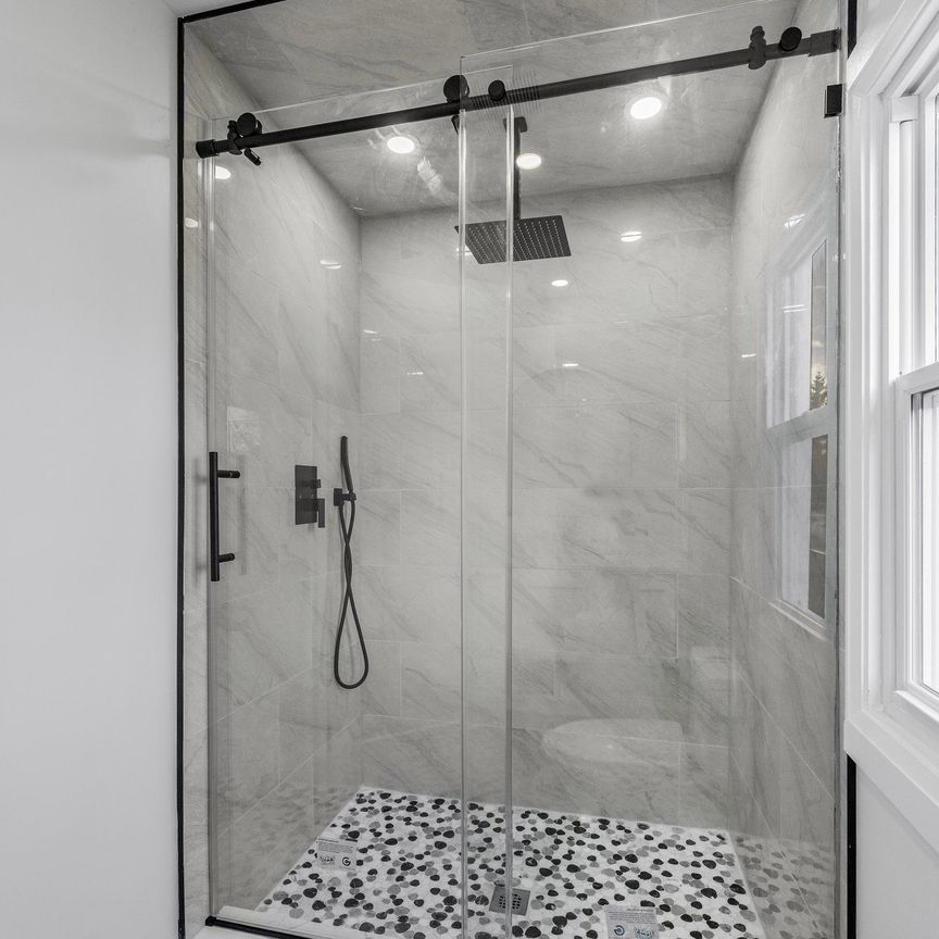 For Lease - 338 Old Mosley Street Unit# Unit 1, Wasaga Beach, Ontario - Photo 1