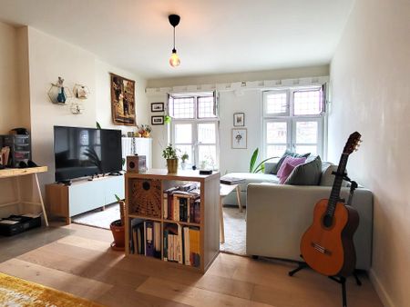 GERENOVEERD APPARTEMENT IN 2020 MET 1 SLAAPKAMER EN TERRAS, in het centrum van Gent. - Foto 2