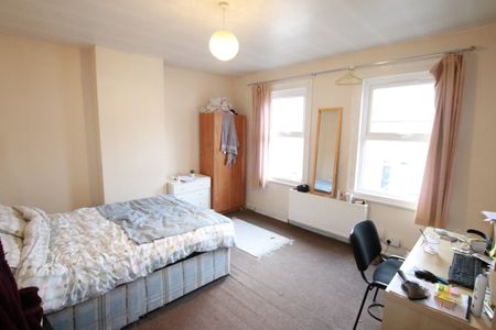 3 Bed Terraced House, Blenheim Road, RG1 - Photo 2