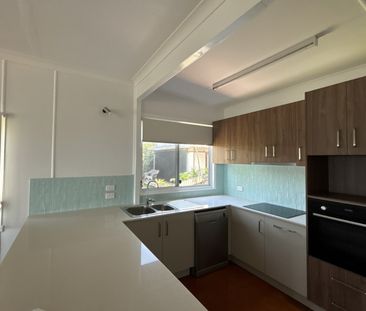 91 Flinders Pde, Scarborough QLD 4020 - House For Rent - $765 | Domain - Photo 4