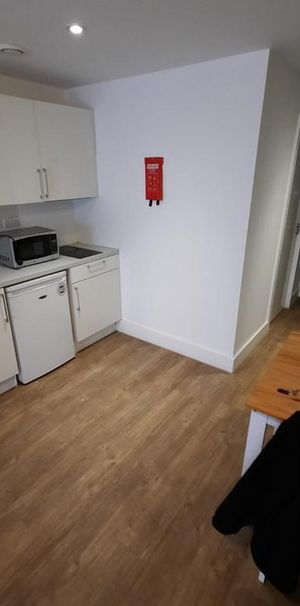 Studio to rent - Photo 1