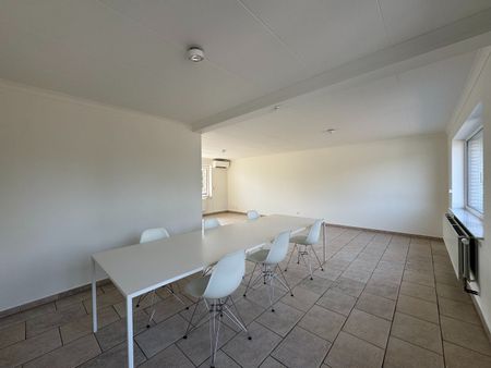 Zeer ruime huurwoning met o.a. 3 slpks en garage - Foto 2