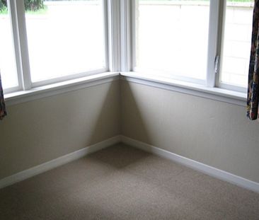 Tidy Three Bedroom - Photo 4
