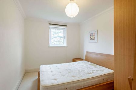 Two bedroom apartment with off-street parking - Photo 4