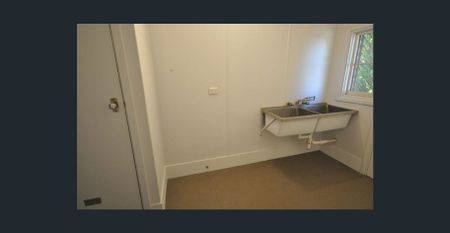 BEAUTY ON BAYMAN - 3x1 + Walk to Beach - Photo 2