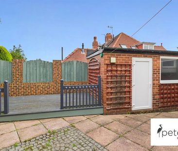 4 bedroom semi-detached bungalow to rent - Photo 1