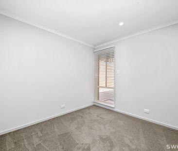 Light filled, spacious two bedroom unit in quiet court location, re... - Photo 5