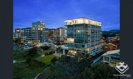 Prestige Beachfront Penthouse $4,500/week - Photo 3