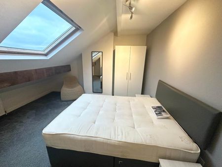 Rosemont Walk (room 4), Bramley, Leeds - Photo 5