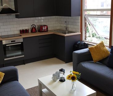 Christina Terrace, Bristol - Photo 3