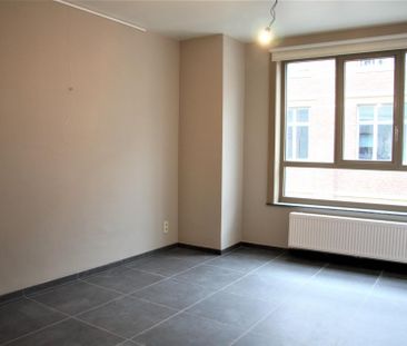 Stijlvol gerenoveerd appartement op de 1e verdieping met 3 slaapkam... - Photo 1