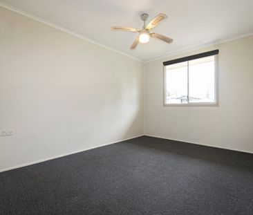 4 Bedroom Home with Air Conditioning and Fully Fenced Yard - Photo 5