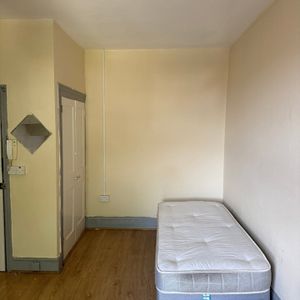 Bedsit, Stuart Crescent, N22 - Photo 2