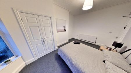 1 bedroom in a house share to rent - Photo 2