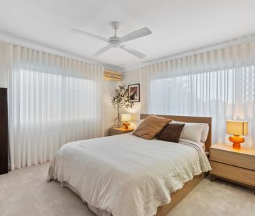 Beautifully renovated home with elevated outlooks - Photo 3