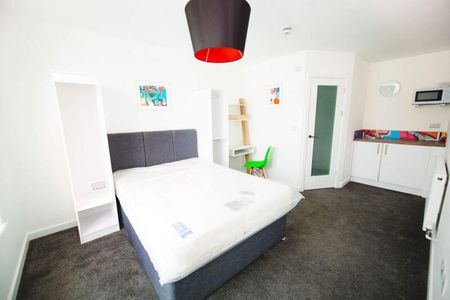 Large Ensuite Room – Unit 3 - Photo 2