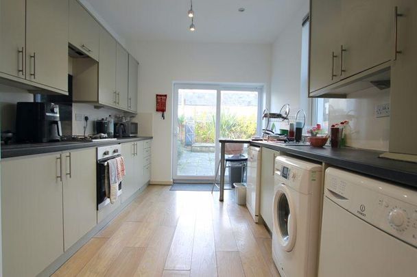 5 bedroom terraced house to rent - Photo 1