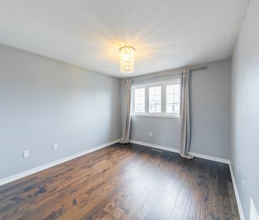 For Lease - 374 Spring Blossom Crescent, Oakville, Ontario - Photo 4