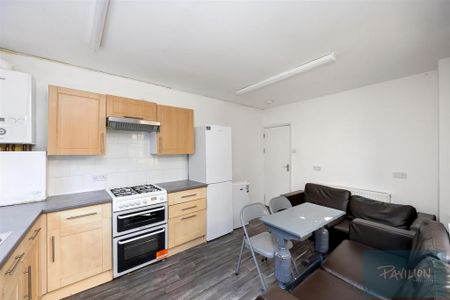 1 bedroom in a house share to rent - Photo 5