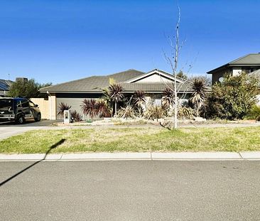 71 Harrisson Way, Pakenham - Photo 1