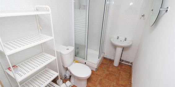 Room For Rent Laura Street, Pontypridd - Photo 3